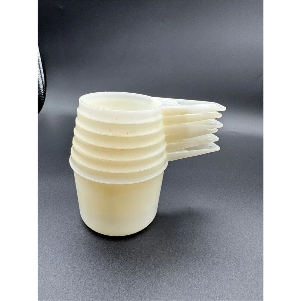 Set of 6 Tupperware Speckled White Measuring Cups